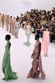 London Fashion Week izatangiza umwanzuro wo kubuza ikoreshwa ry’imyenda ikozwe mu ruhu no mu mababa by’inyamaswa zo mu gasozi guhera muri 2025